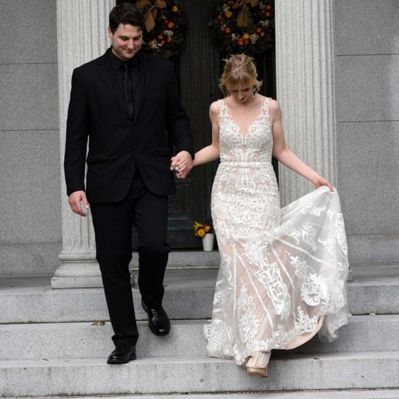 Elegant Wedding Dress - Picture 4 of 6